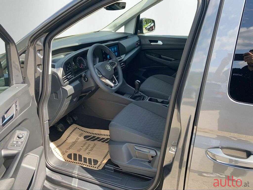2022' Volkswagen Caddy photo #6