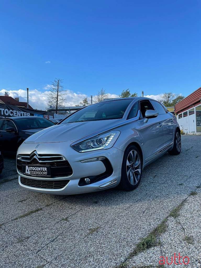 2012' Citroen DS5 photo #3