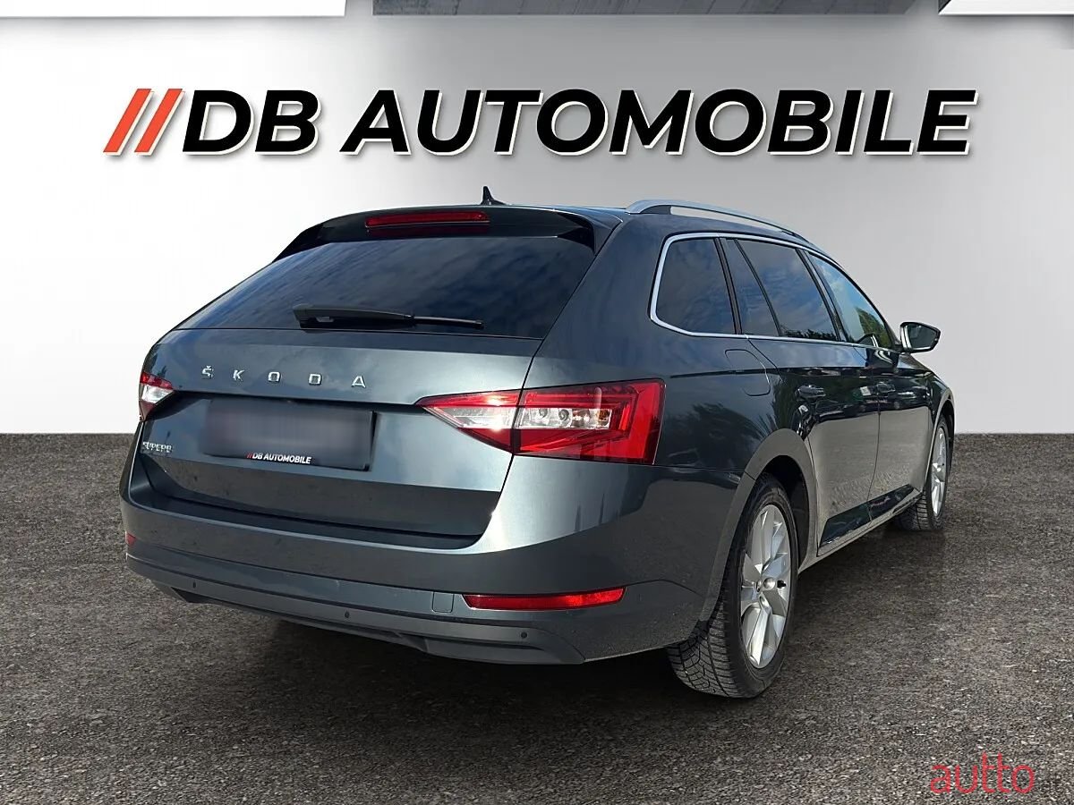 2021' Skoda Superb photo #5
