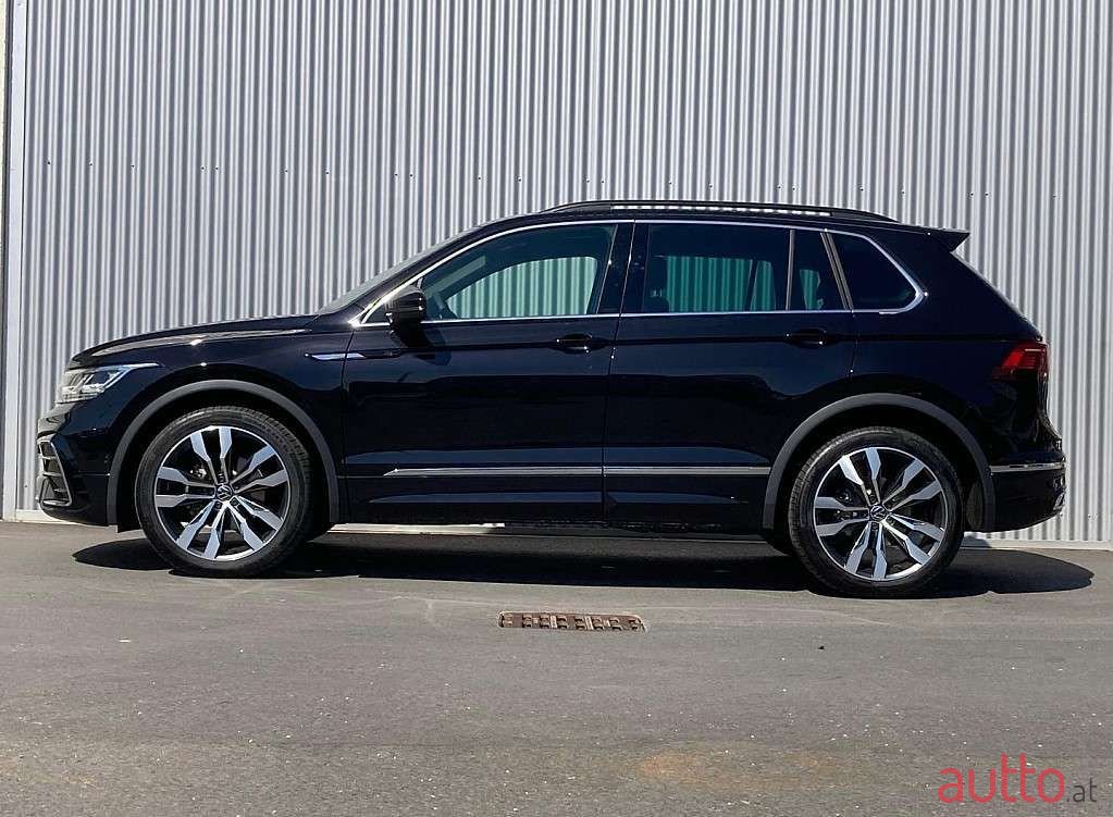 2023' Volkswagen Tiguan photo #2