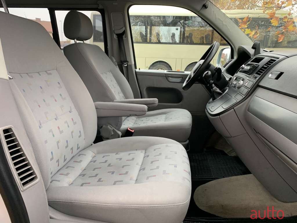 2005' Volkswagen Multivan photo #4
