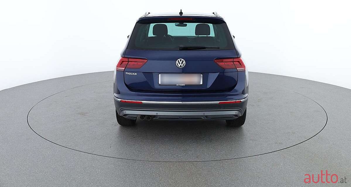 2018' Volkswagen Tiguan photo #3
