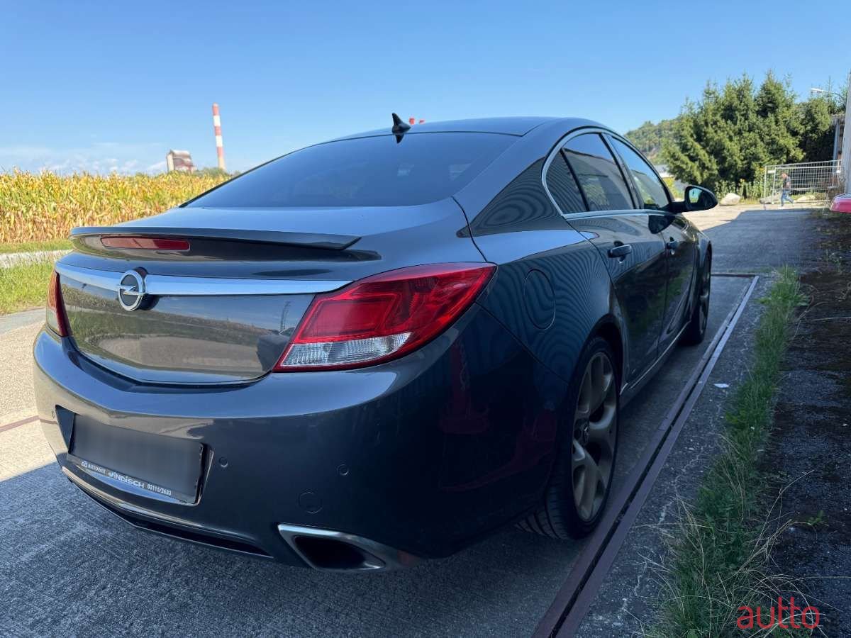 2011' Opel Insignia photo #4