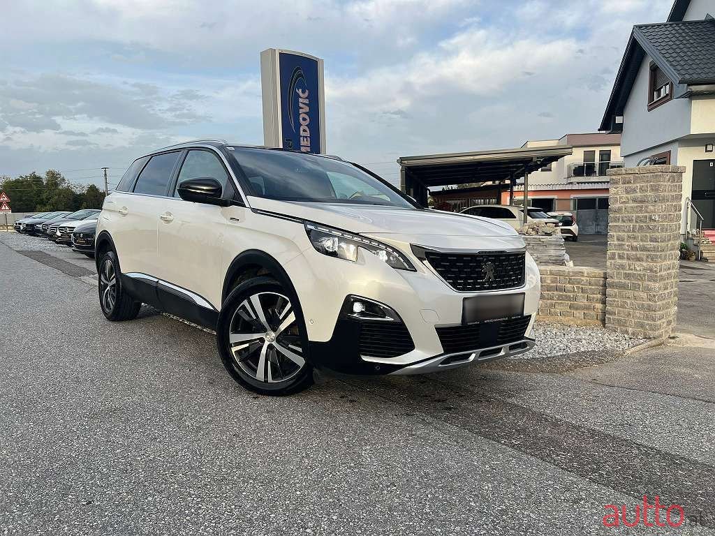 2017' Peugeot 5008 photo #2