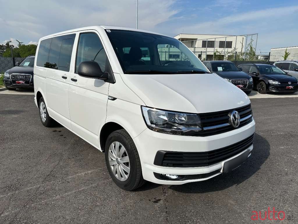 2017' Volkswagen Multivan photo #3