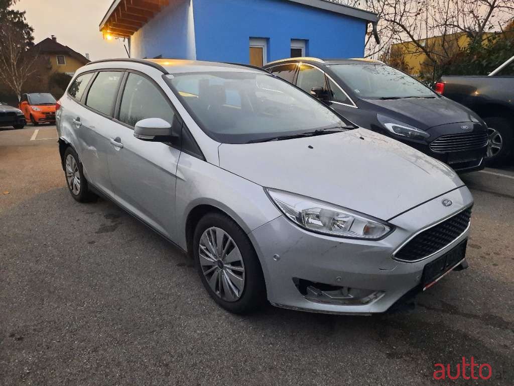 2017' Ford Focus photo #3