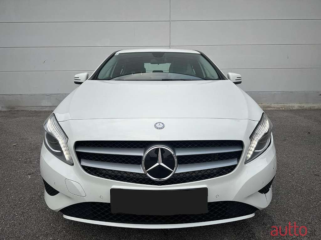 2013' Mercedes-Benz A-Klasse photo #3