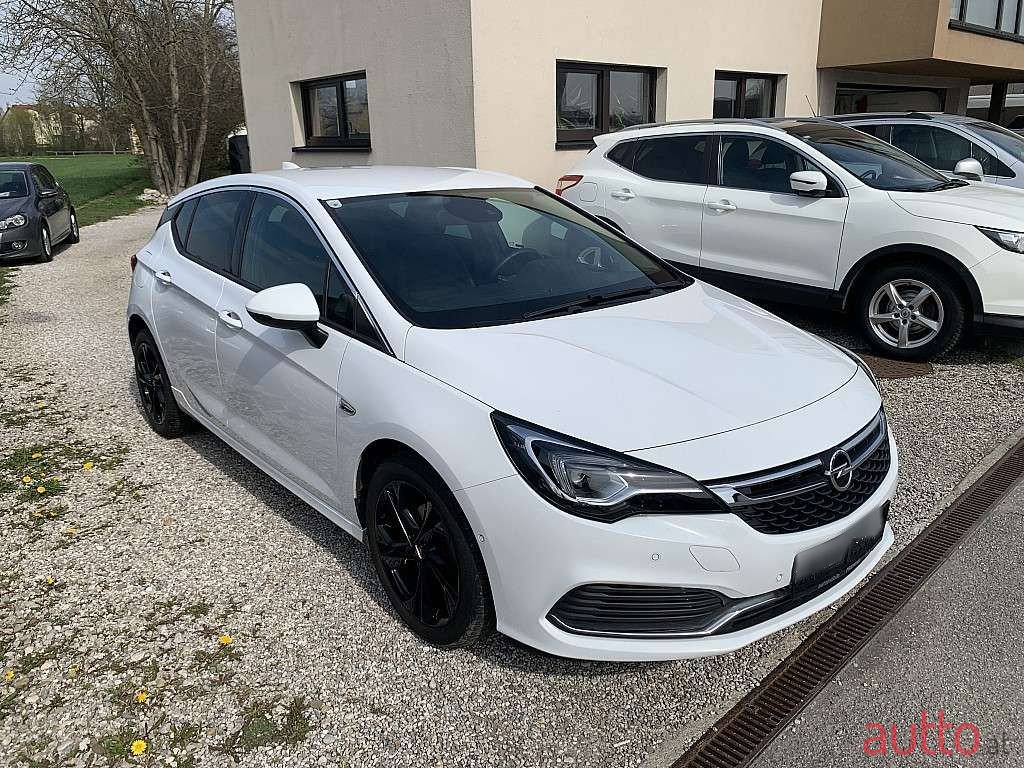 2017' Opel Astra photo #3