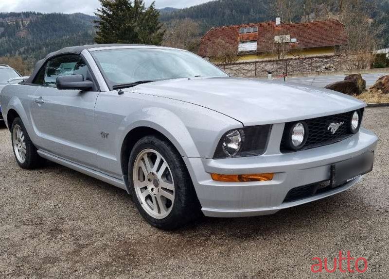 2005' Ford Mustang photo #5