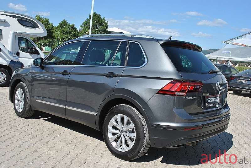 2017' Volkswagen Tiguan photo #3