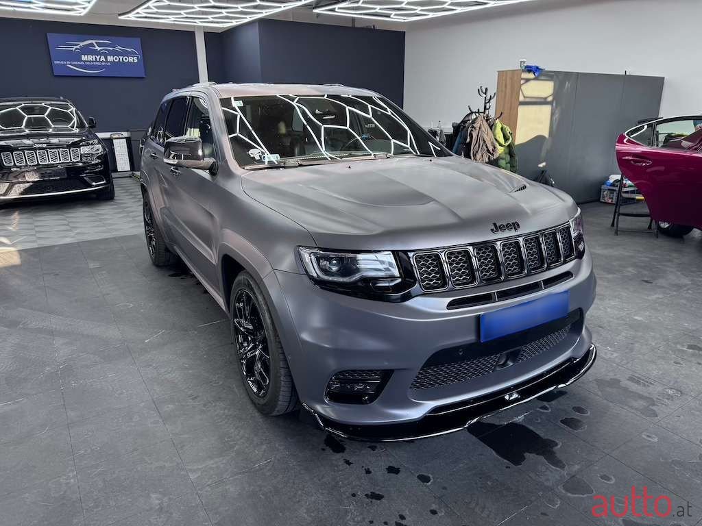 2019' Jeep Grand Cherokee photo #4