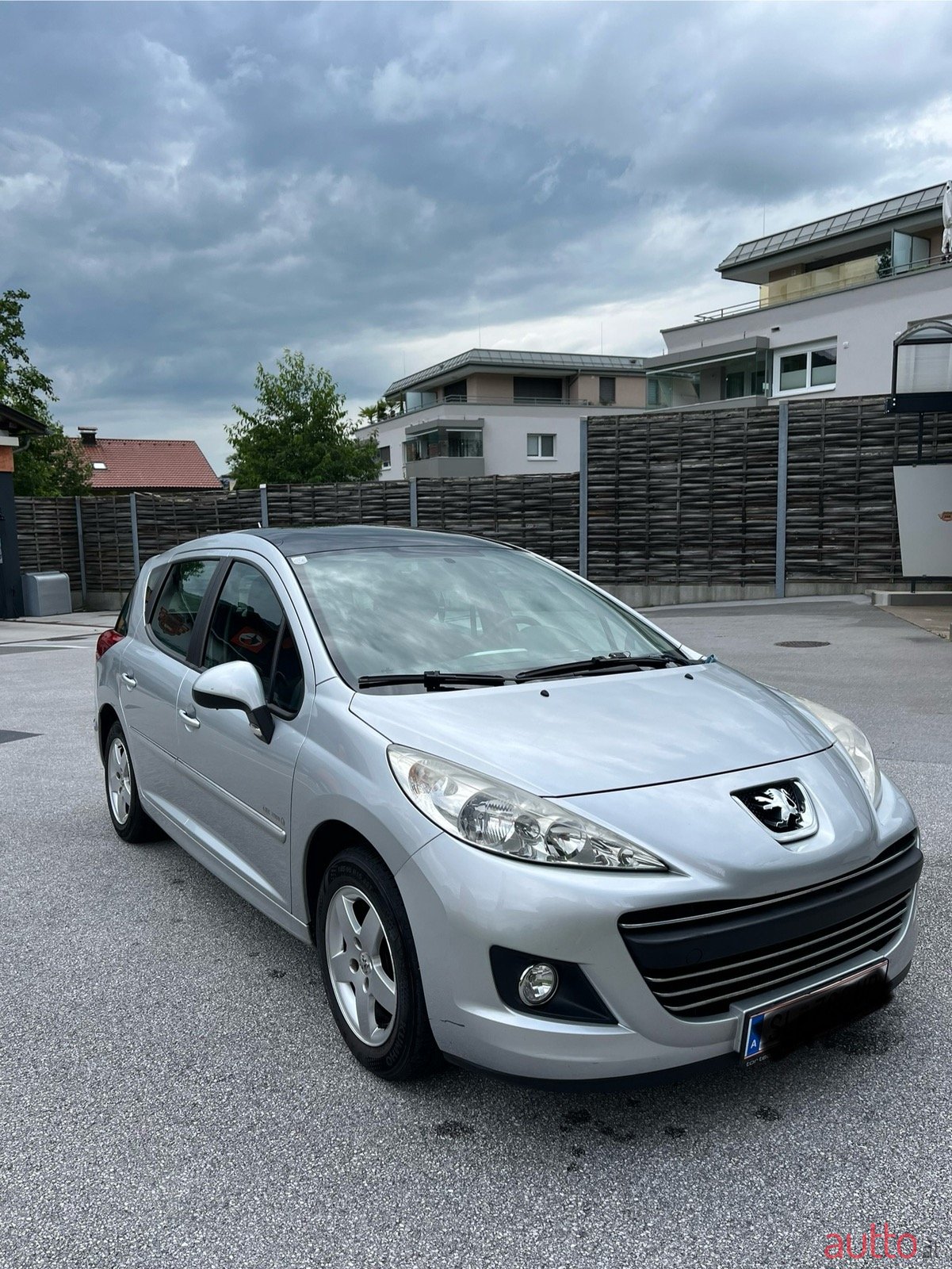 2010' Peugeot 207 photo #1