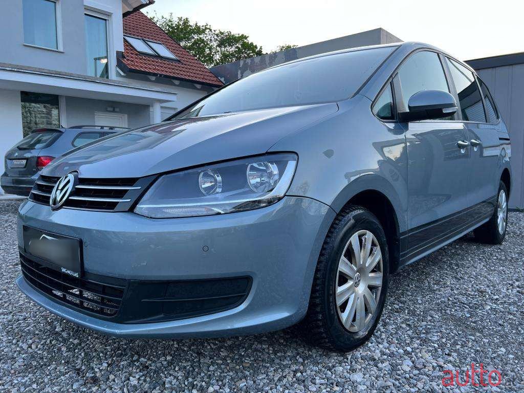 2011' Volkswagen Sharan photo #1