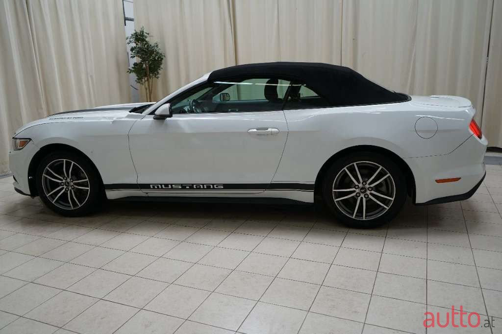 2017' Ford Mustang photo #2