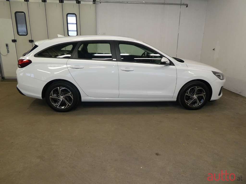 2021' Hyundai i30 photo #4