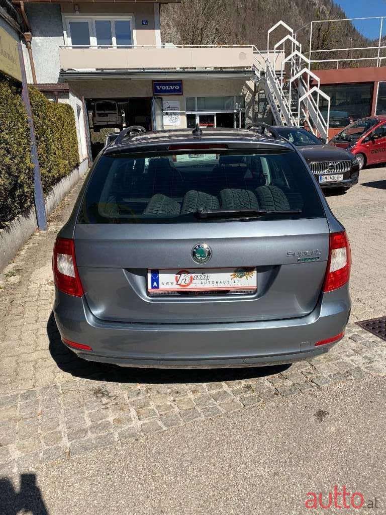 2012' Skoda Superb photo #4