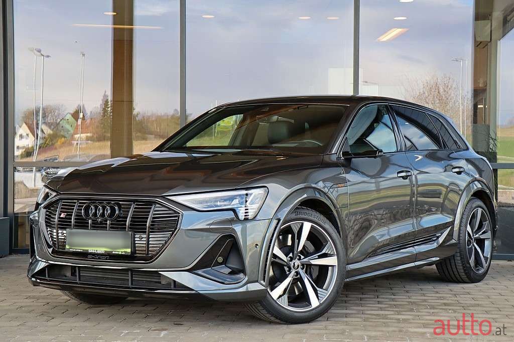 2022' Audi e-tron photo #2