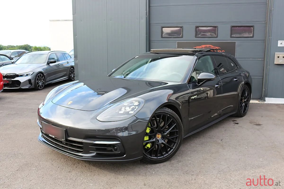 2020' Porsche Panamera photo #1