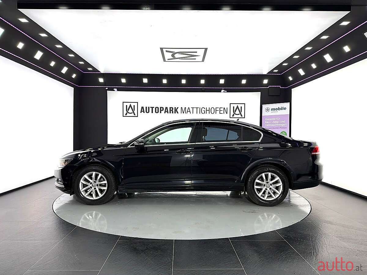 2017' Volkswagen Passat photo #4