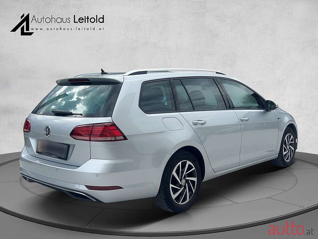 2019' Volkswagen Golf photo #6