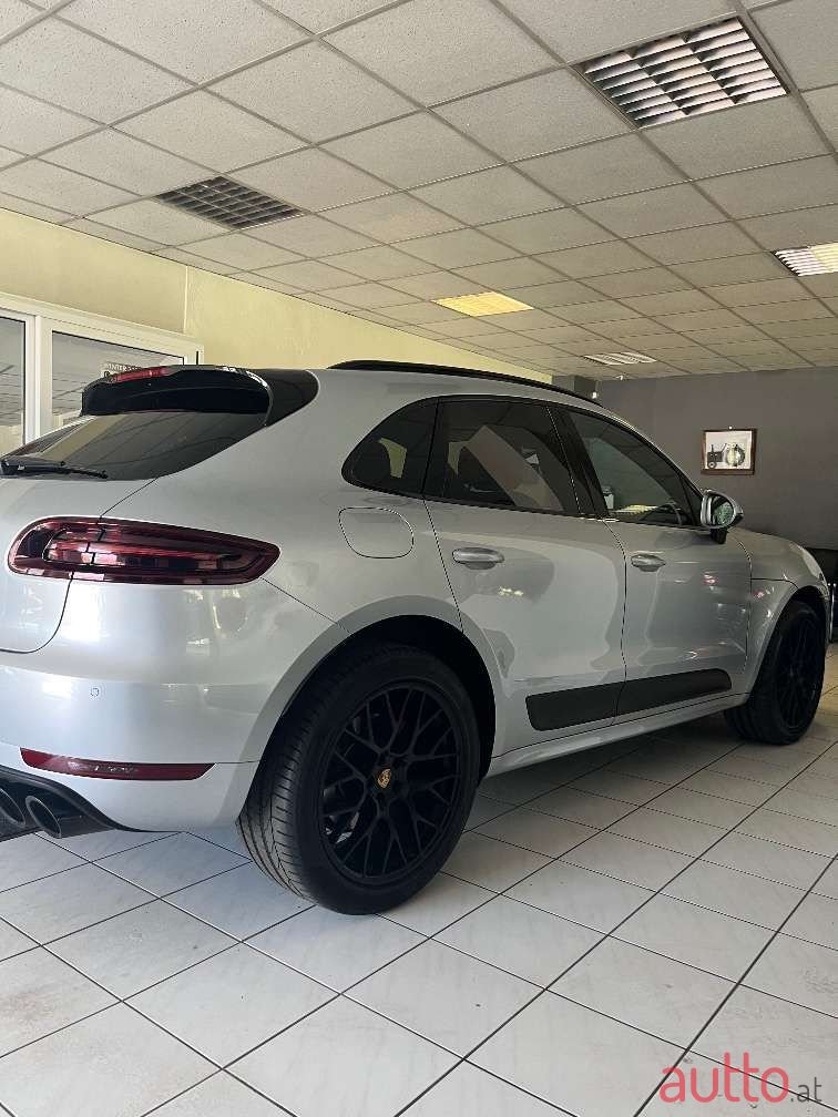 2016' Porsche Macan photo #2