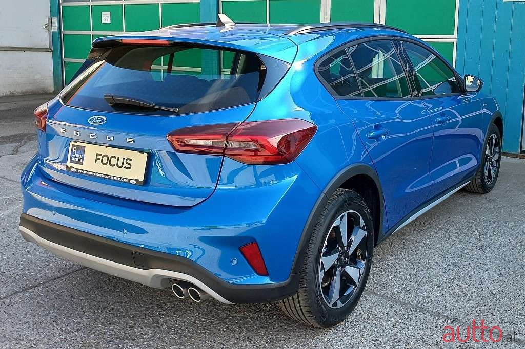 2022' Ford Focus photo #3