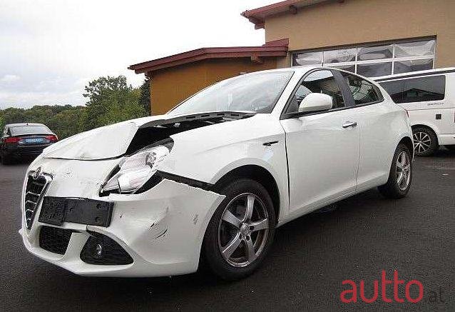 2013' Alfa Romeo Giulietta photo #1