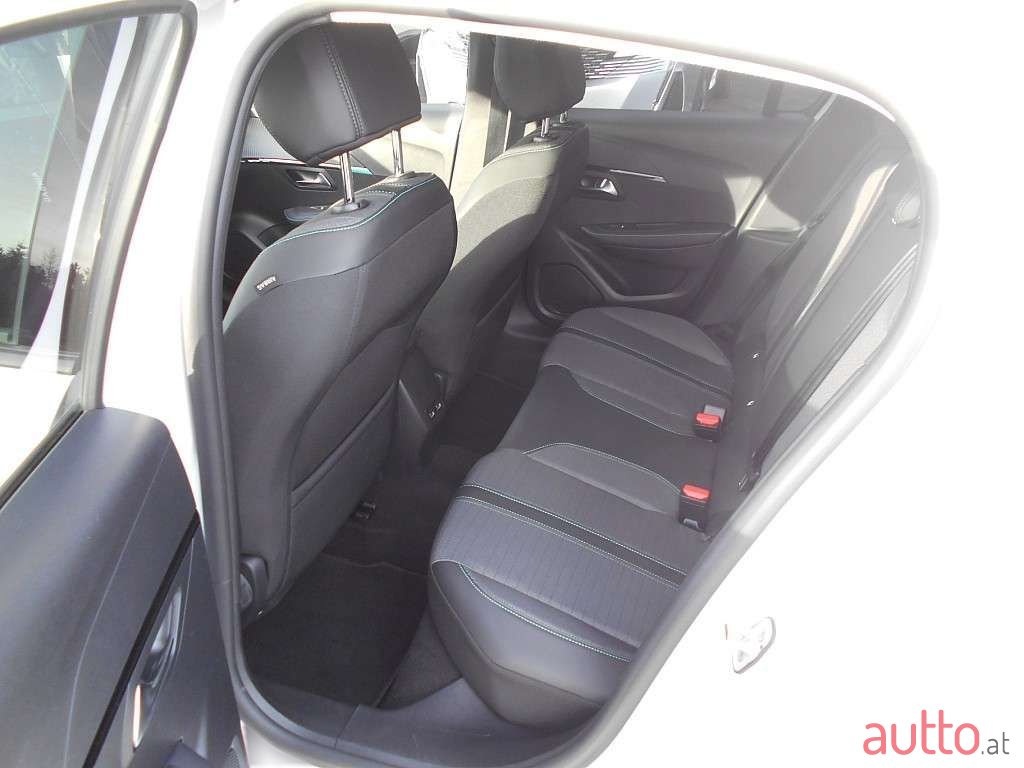 2022' Peugeot 208 photo #4