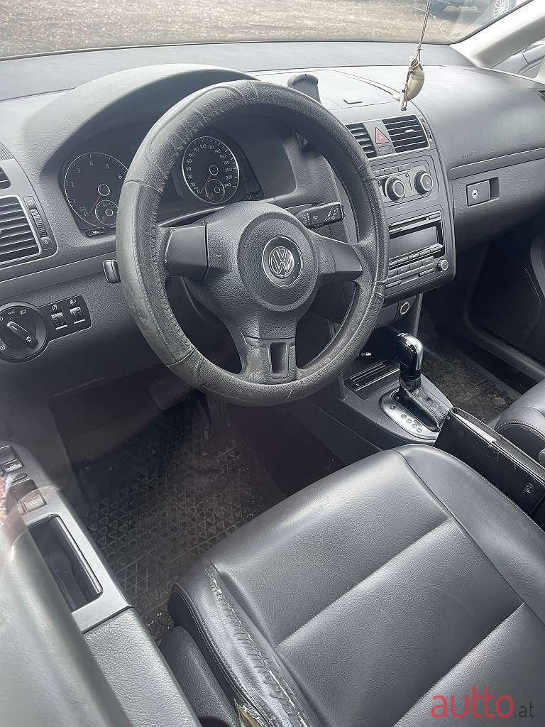 2012' Volkswagen Touran photo #4