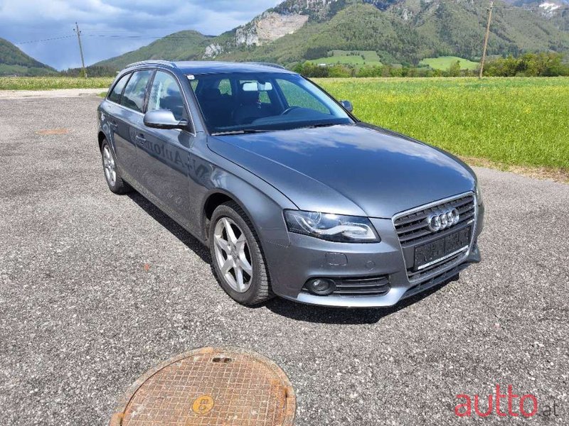 2011' Audi A4 photo #1