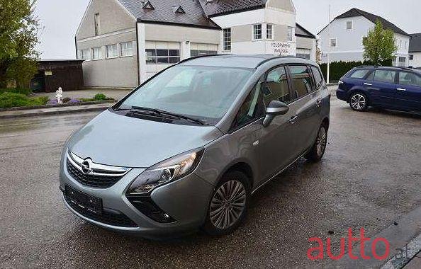 2015' Opel Zafira photo #1