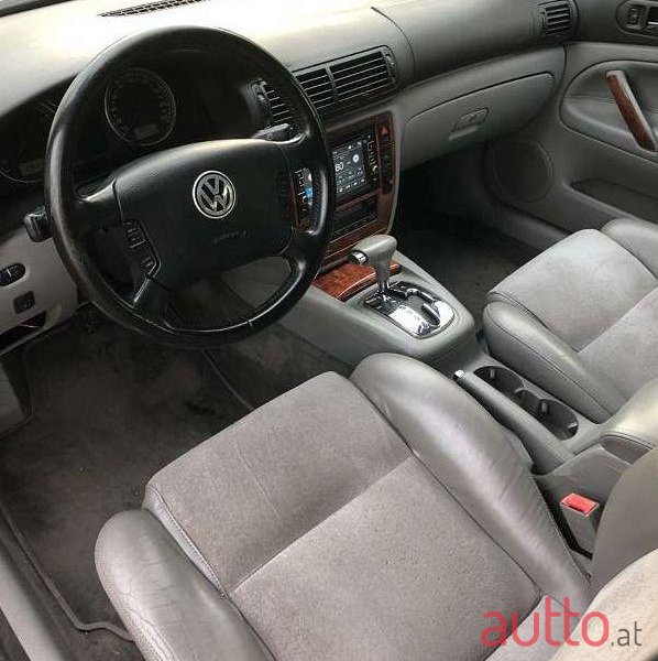 2002' Volkswagen Passat photo #2