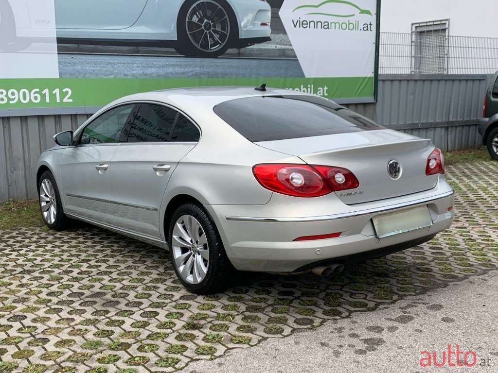 2010' Volkswagen Passat photo #5