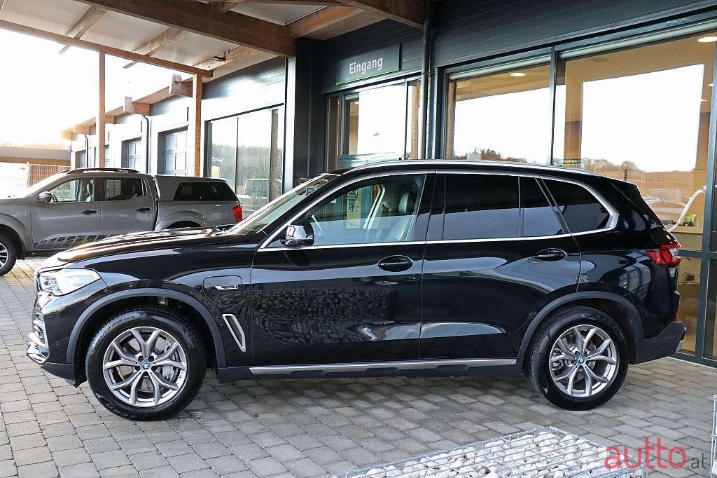 2022' BMW X5 photo #2