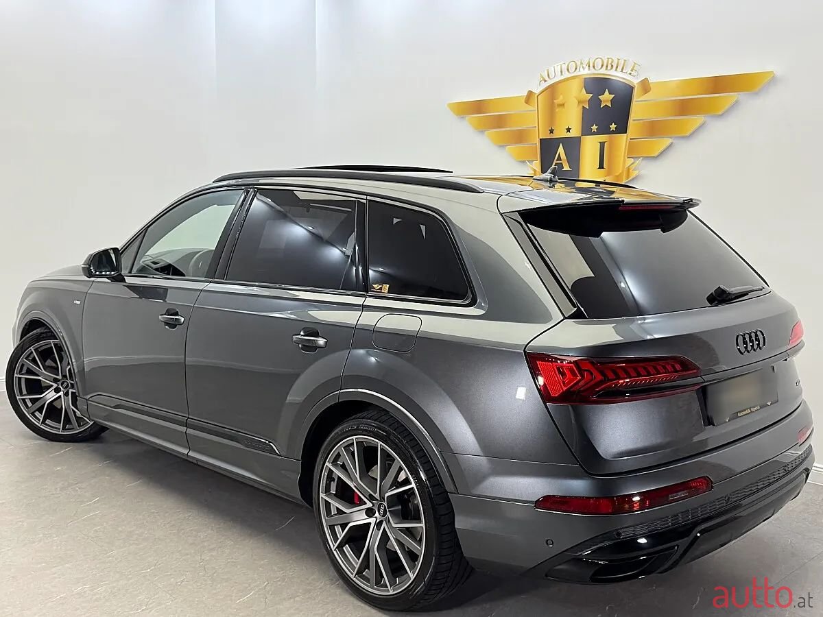 2021' Audi Q7 photo #3