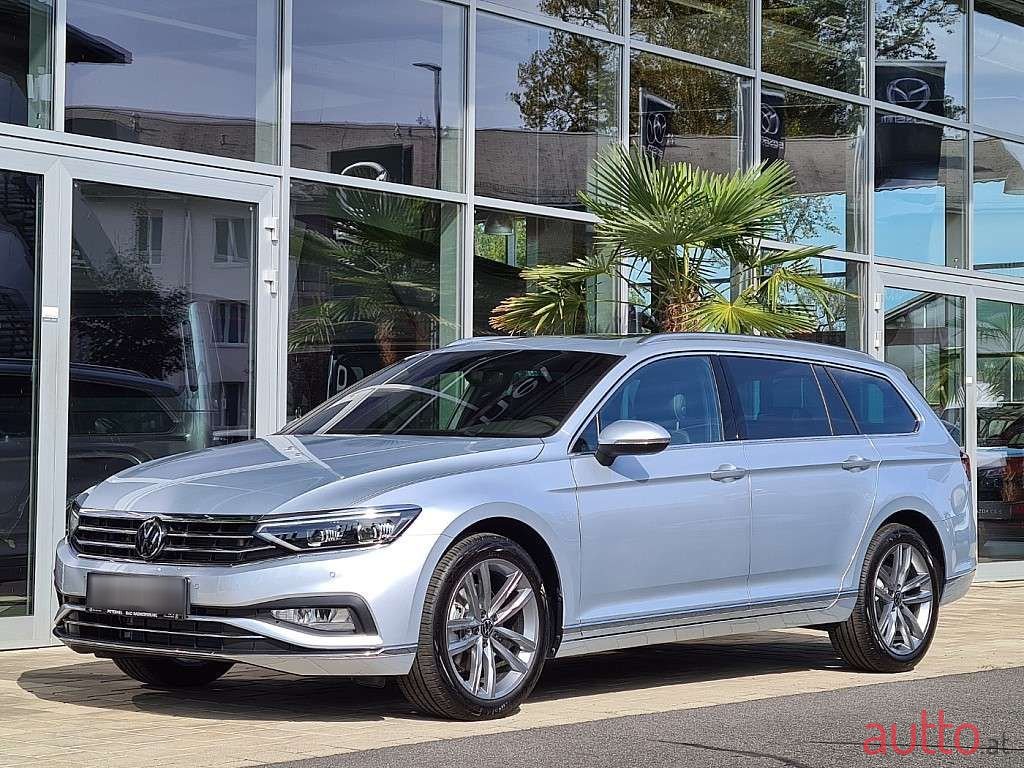 2023' Volkswagen Passat photo #2