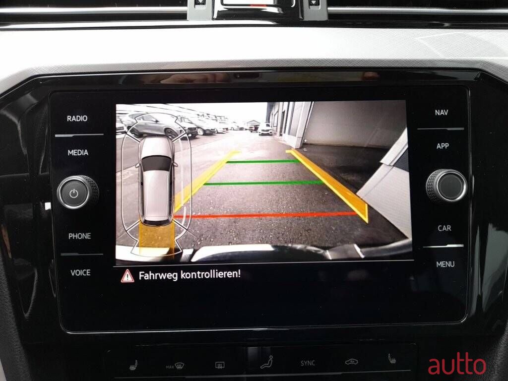 2021' Volkswagen Passat photo #4