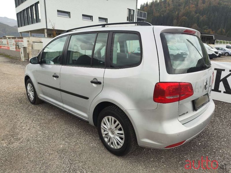 2011' Volkswagen Touran photo #6