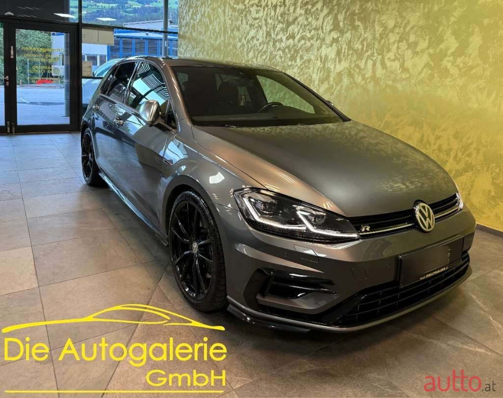 2017' Volkswagen Golf photo #1