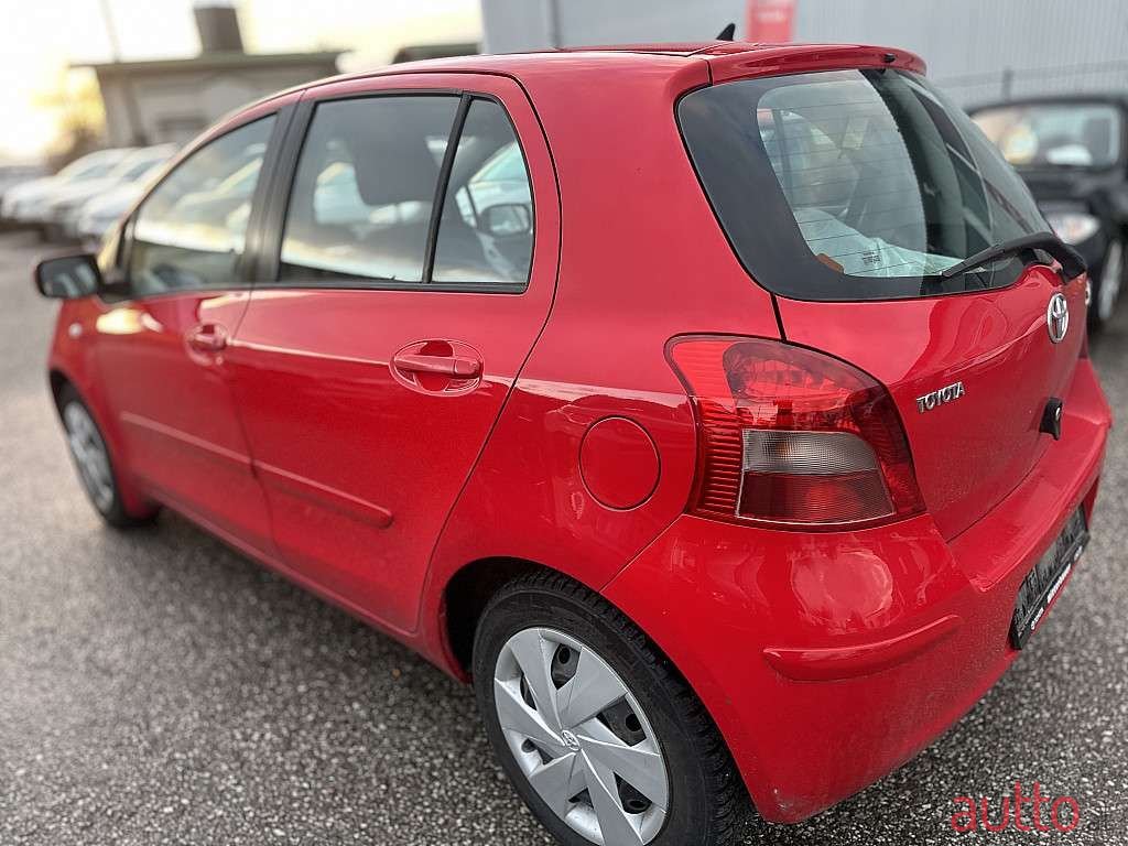 2008' Toyota Yaris photo #4