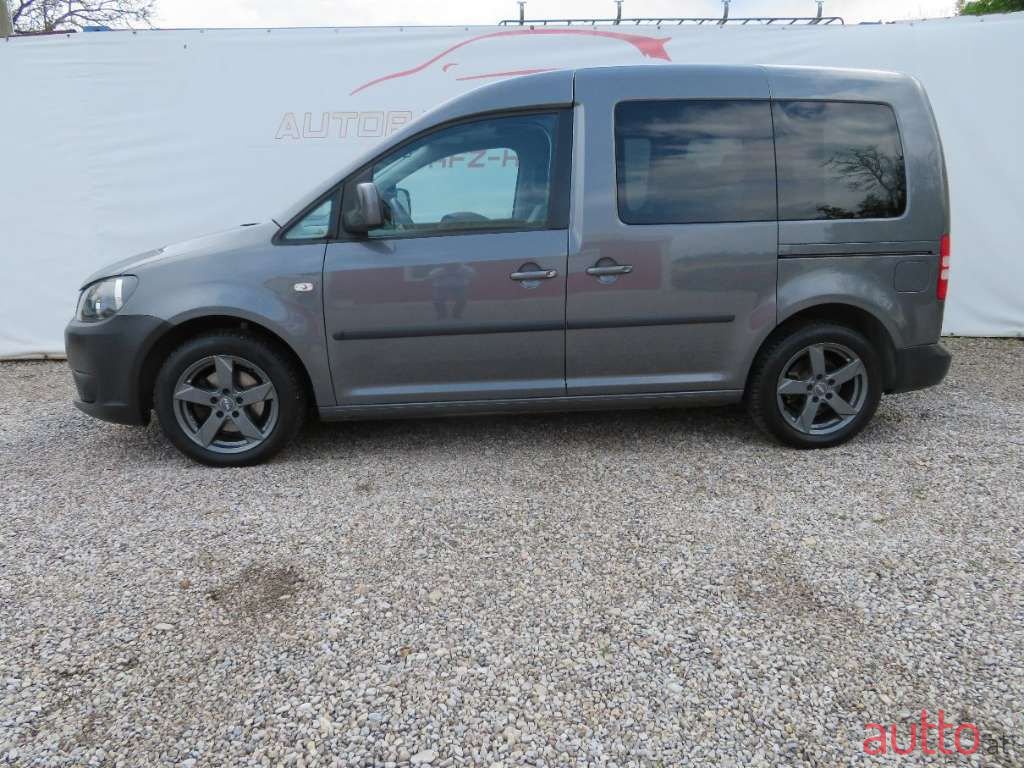 2011' Volkswagen Caddy photo #5