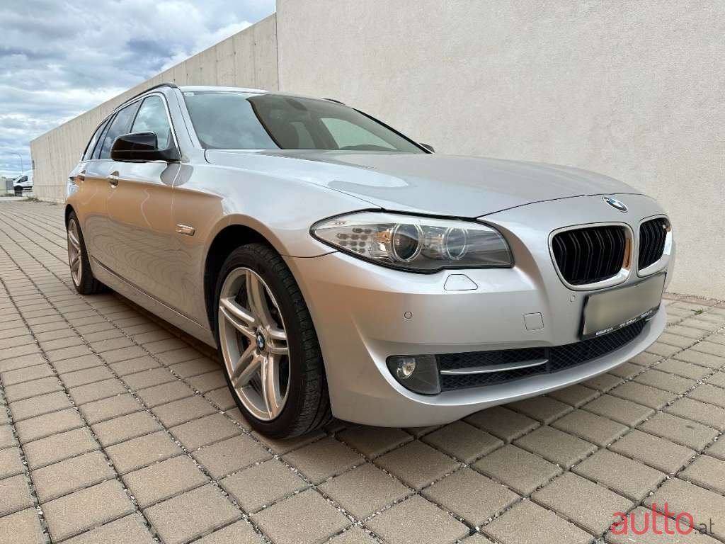 2011' BMW 5Er-Reihe photo #3