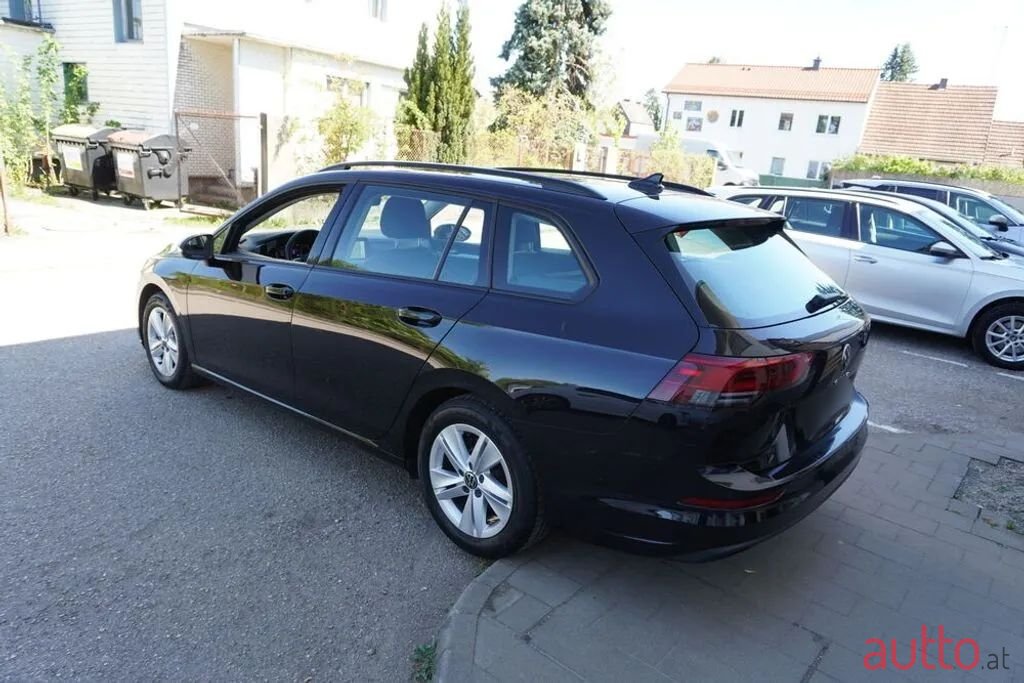 2023' Volkswagen Golf photo #3