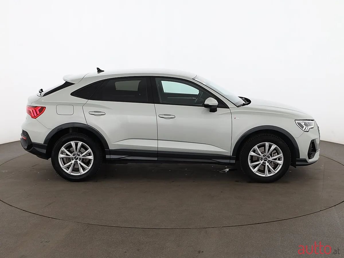 2022' Audi Q3 photo #3
