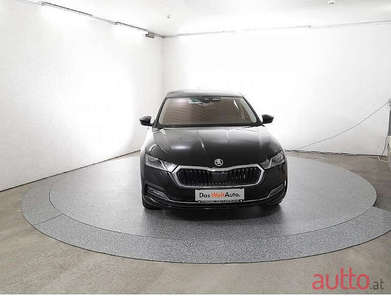 2021' Skoda Octavia photo #2