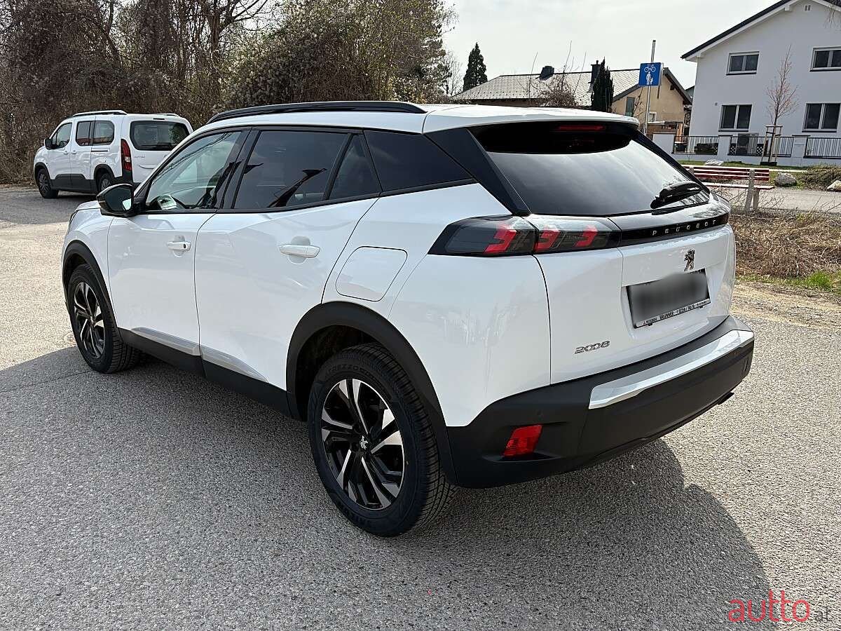 2022' Peugeot 2008 photo #6