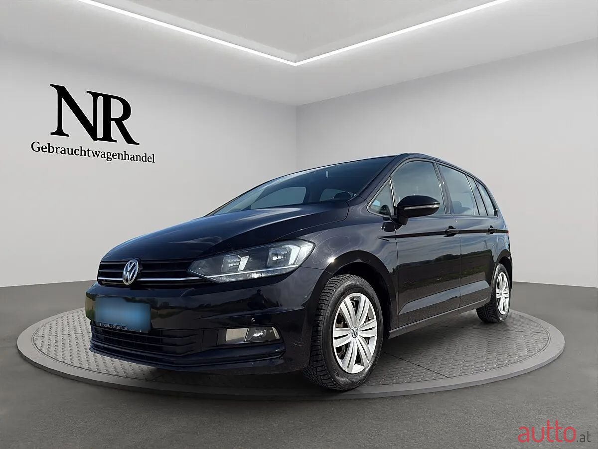 2017' Volkswagen Touran photo #2