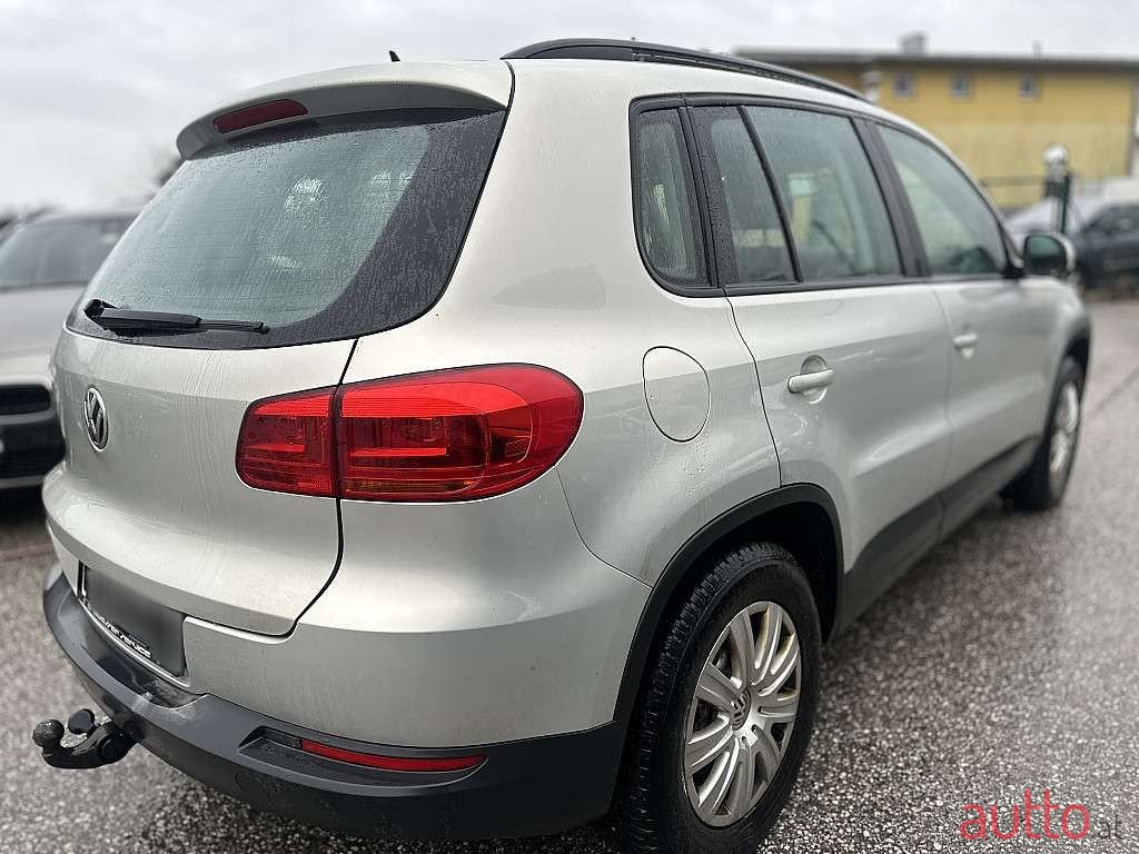 2012' Volkswagen Tiguan photo #4