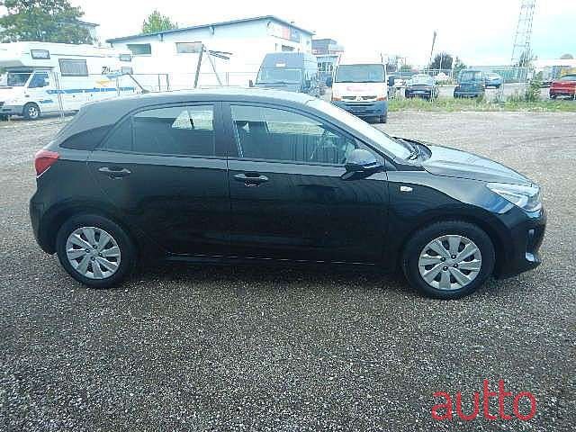 2017' Kia Rio photo #5