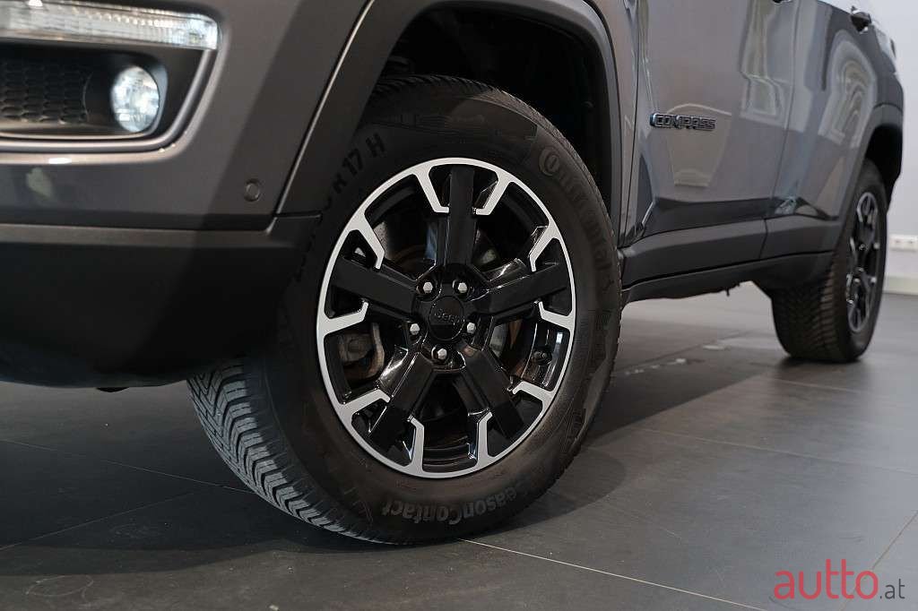 2020' Jeep Compass photo #3